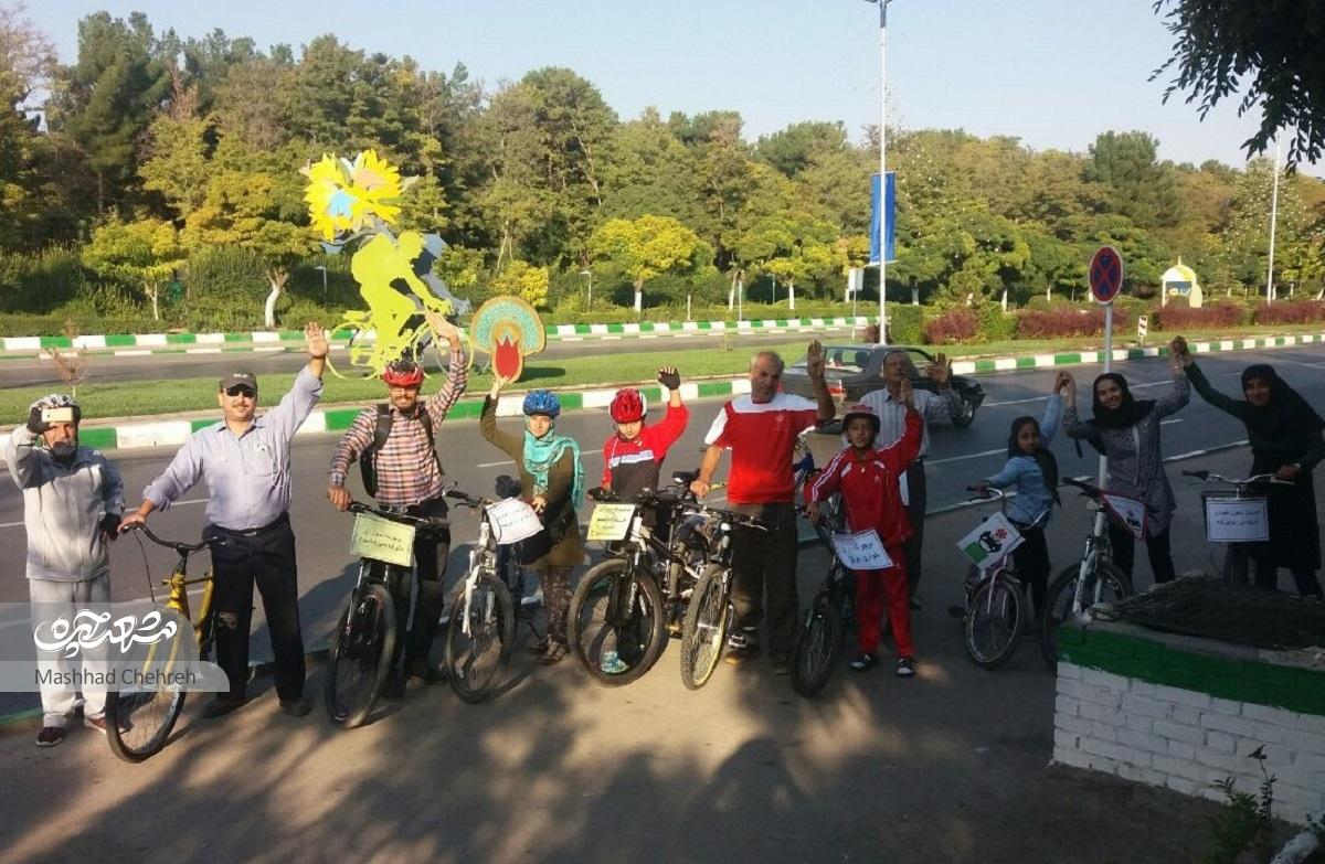 جعفر طیرانی بانی پویش «سهشنبههای بدون خودرو» در محله کوشش است جعفر طیرانی بانی پویش «سهشنبههای بدون خودرو» در محله کوشش است