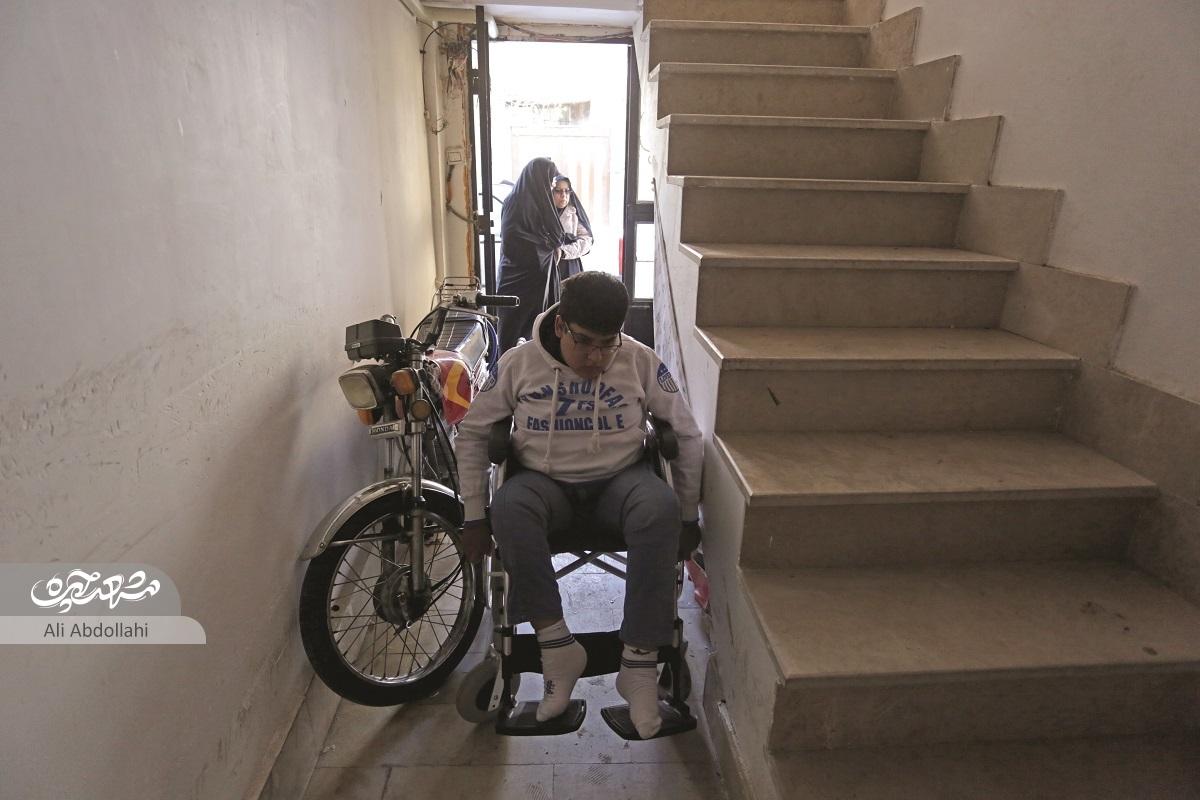 مادر «مهدی» از نگهداری فرزند معلولش خسته نمیشود مادر «مهدی» از نگهداری فرزند معلولش خسته نمیشود