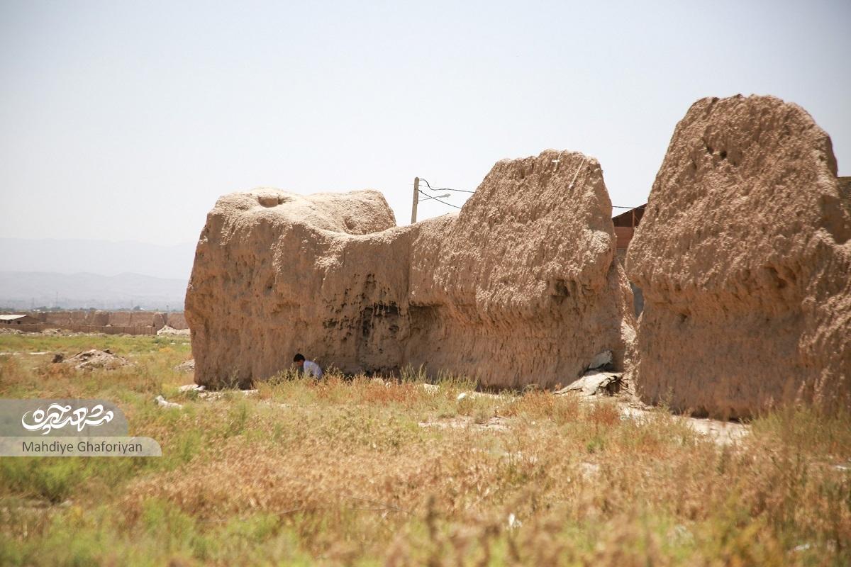 معبری در محله فردوسی آراسته به نام شهدا معبری در محله فردوسی آراسته به نام شهدا