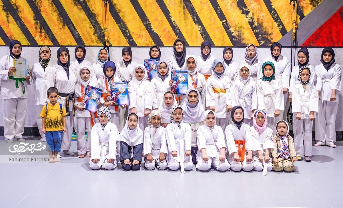 آموزش سخت در محله فجر با روی خوش مربی قهرمان‌پرور