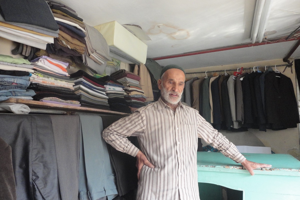 خیاطی که دل ها را به هم می دوزد