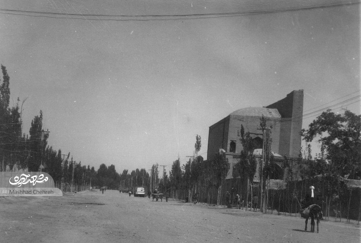 روزگار گود سلوک، مزرعه پشت دیوار مشهد