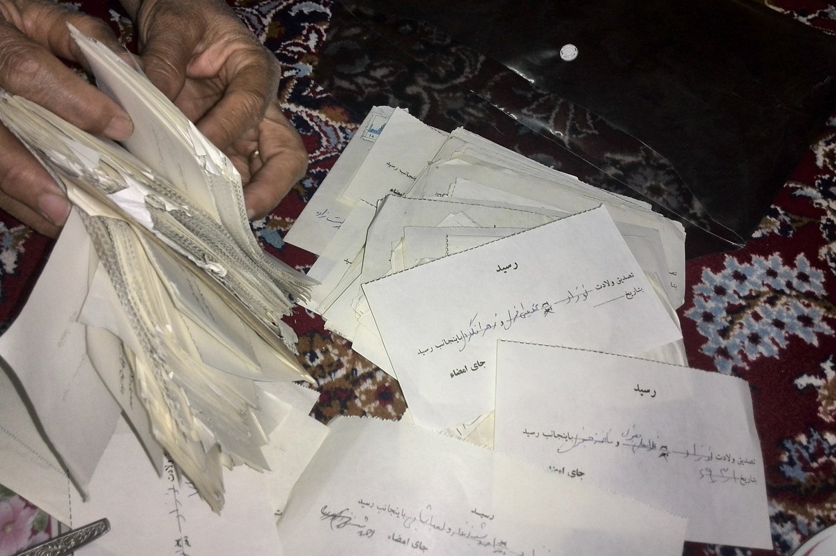 ماهمنیر خانم «ماما»ی همه بچههای طرق ماهمنیر خانم «ماما»ی همه بچههای طرق