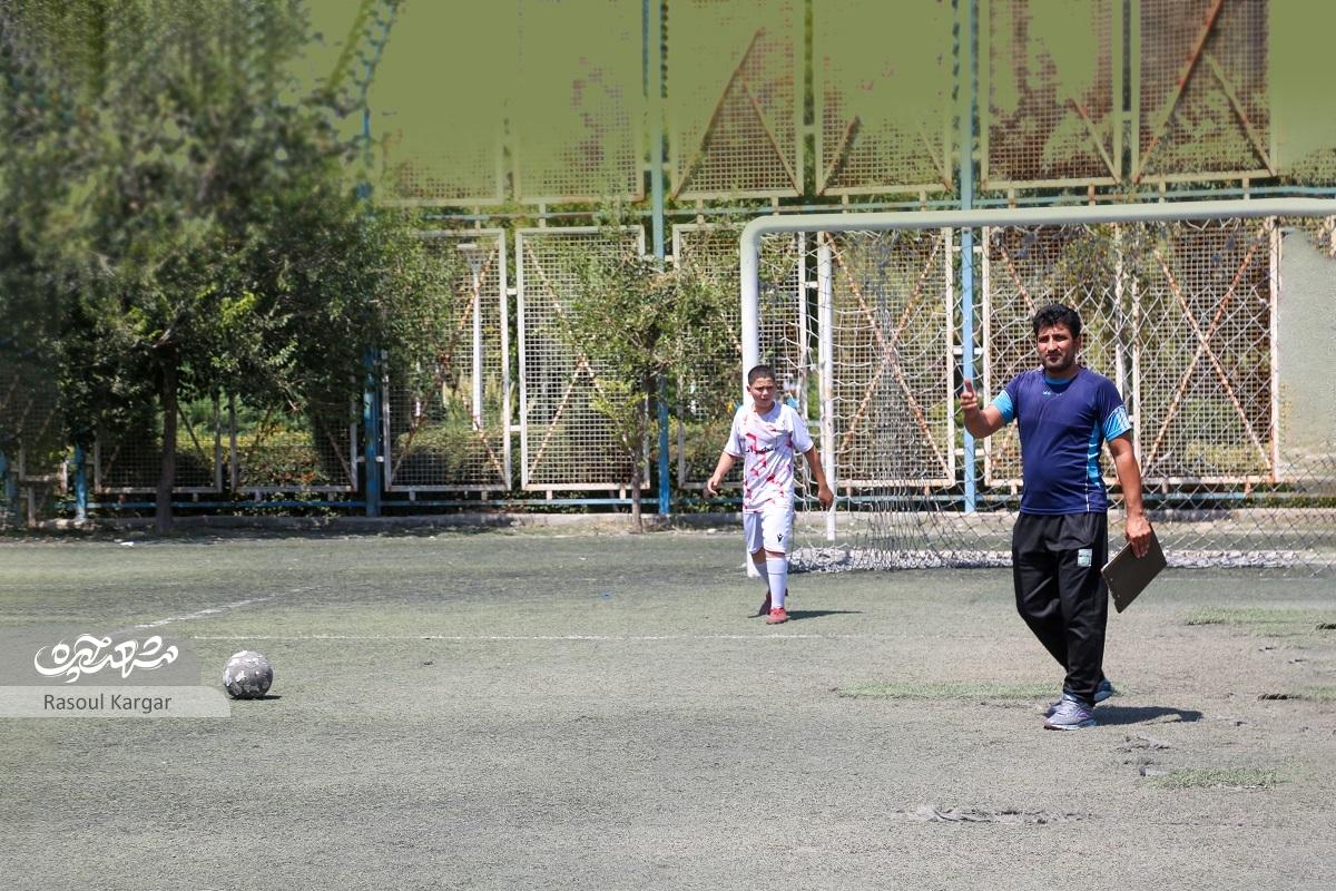 مربی فوتبال شهرک رجایی برای موفقیت بچه‌هایش حتی از جیب خرج می‌کند
