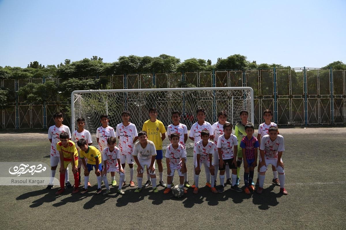 مربی فوتبال شهرک رجایی برای موفقیت بچه‌هایش حتی از جیب خرج می‌کند