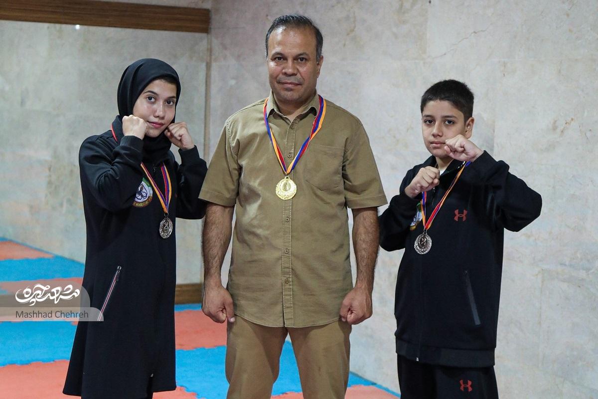 خانواده پرافتخار محسنی با هم به مسابقات رزمی میروند خانواده پرافتخار محسنی با هم به مسابقات رزمی میروند