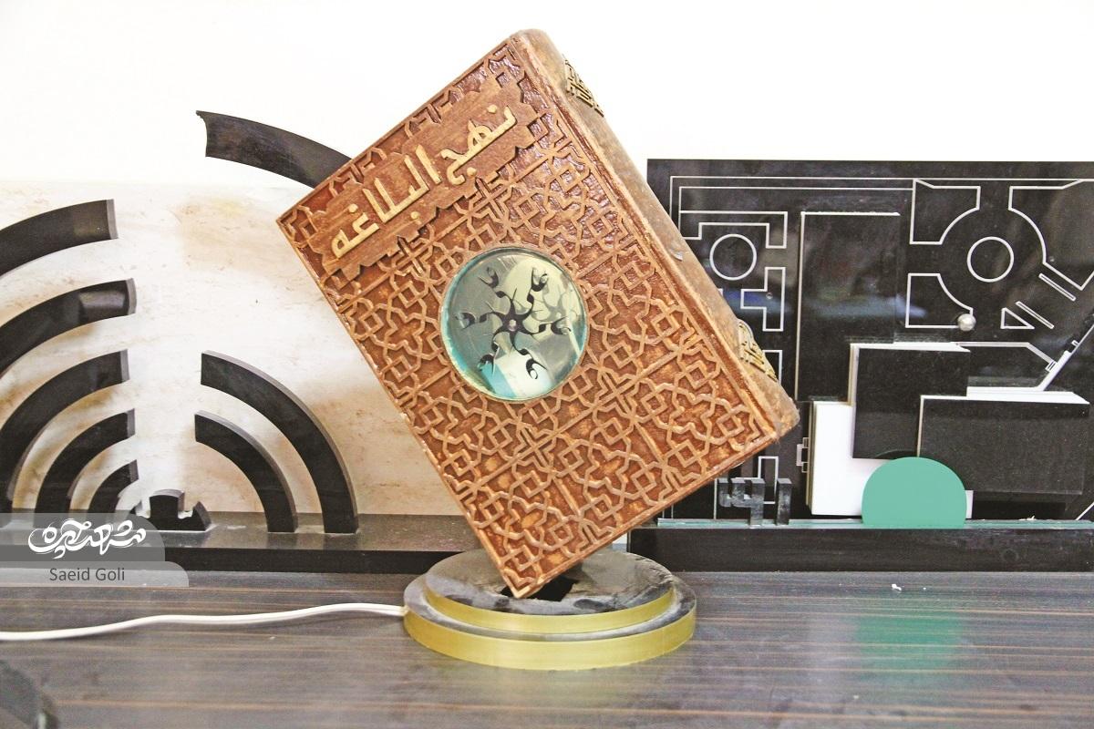 مهدی آهنگری تنها مربی آینه‌کاری کشور، هدیه‌ای ویژه به رهبرش داده است