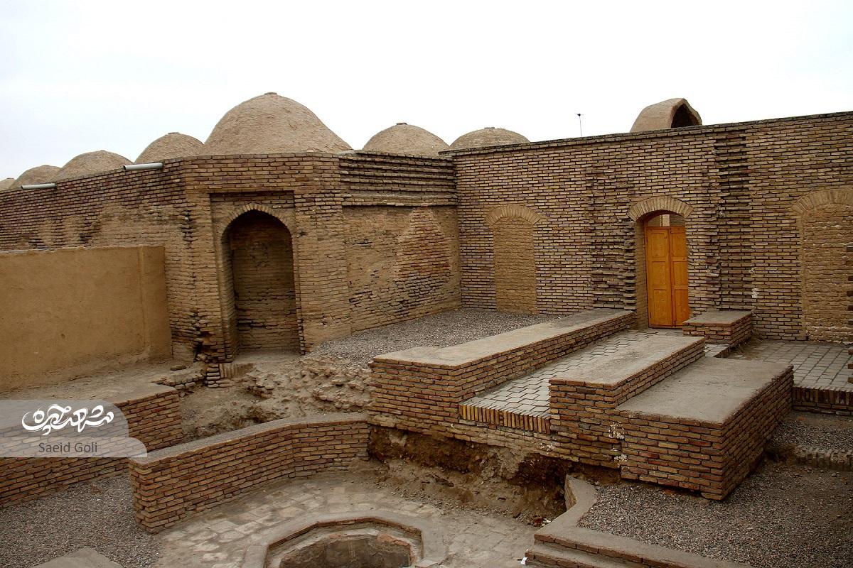 رباط طرق محل وداع یا استقبال از زائران محسوب می‌شده است