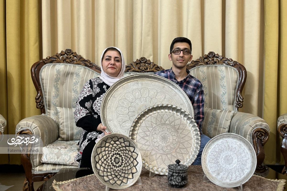 نازآفرین آرش هنر قالیبافی را به توانیابان هم آموزش میدهد نازآفرین آرش هنر قالیبافی را به توانیابان هم آموزش میدهد