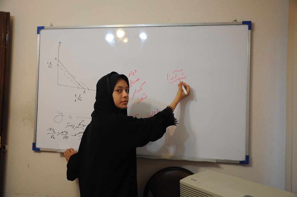 من زیاد نمیدانم، فقط به ذهنم ایمان دارم! من زیاد نمیدانم، فقط به ذهنم ایمان دارم!
