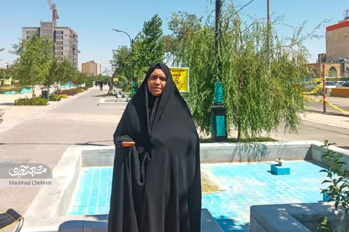 خادمان خارج از حرم