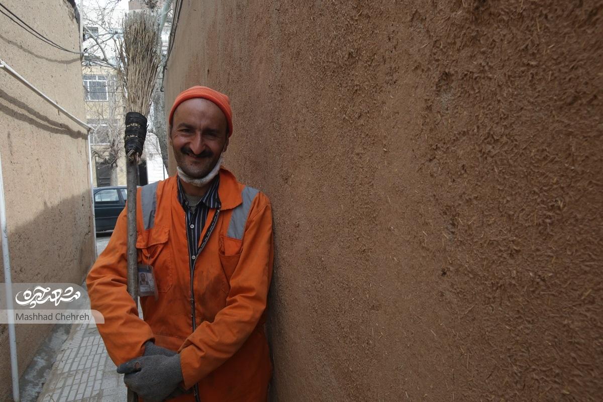 پاکبان وظیفهشناس محله عنصری به حقالناس اهمیت میدهد پاکبان وظیفهشناس محله عنصری به حقالناس اهمیت میدهد