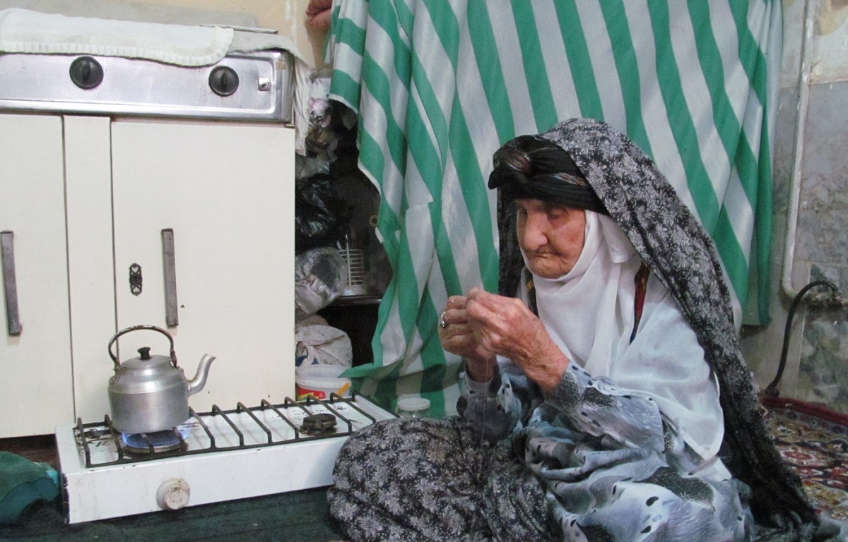 یک قرن سجاده‌دوزی عمه خدیجه