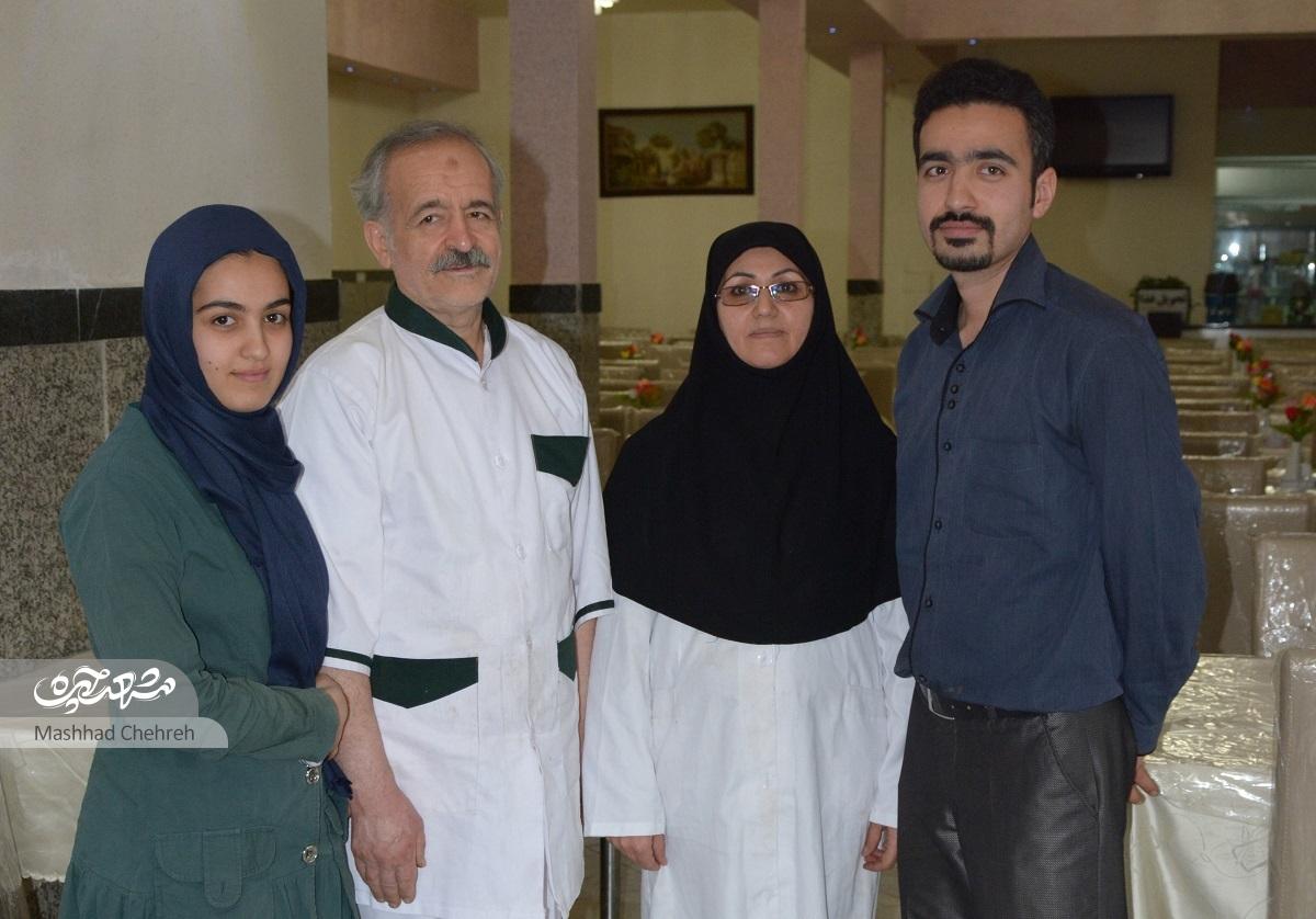 سید محمد ذاکرین‌موسوی سابقه ۳۱ آشپزی در حرم امام رضا (ع) را دارد