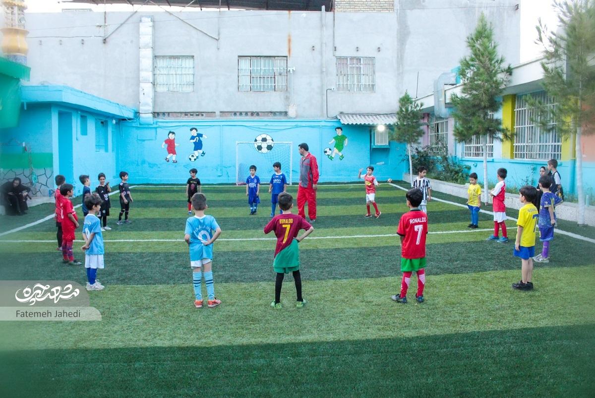 آمادهسازی زمین چمن دبستان اختراعی صناعی با همراهی والدین آمادهسازی زمین چمن دبستان اختراعی صناعی با همراهی والدین