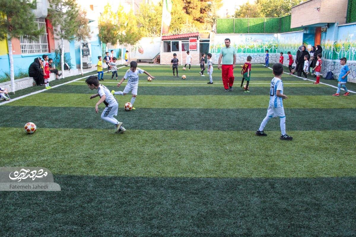 آمادهسازی زمین چمن دبستان اختراعی صناعی با همراهی والدین آمادهسازی زمین چمن دبستان اختراعی صناعی با همراهی والدین