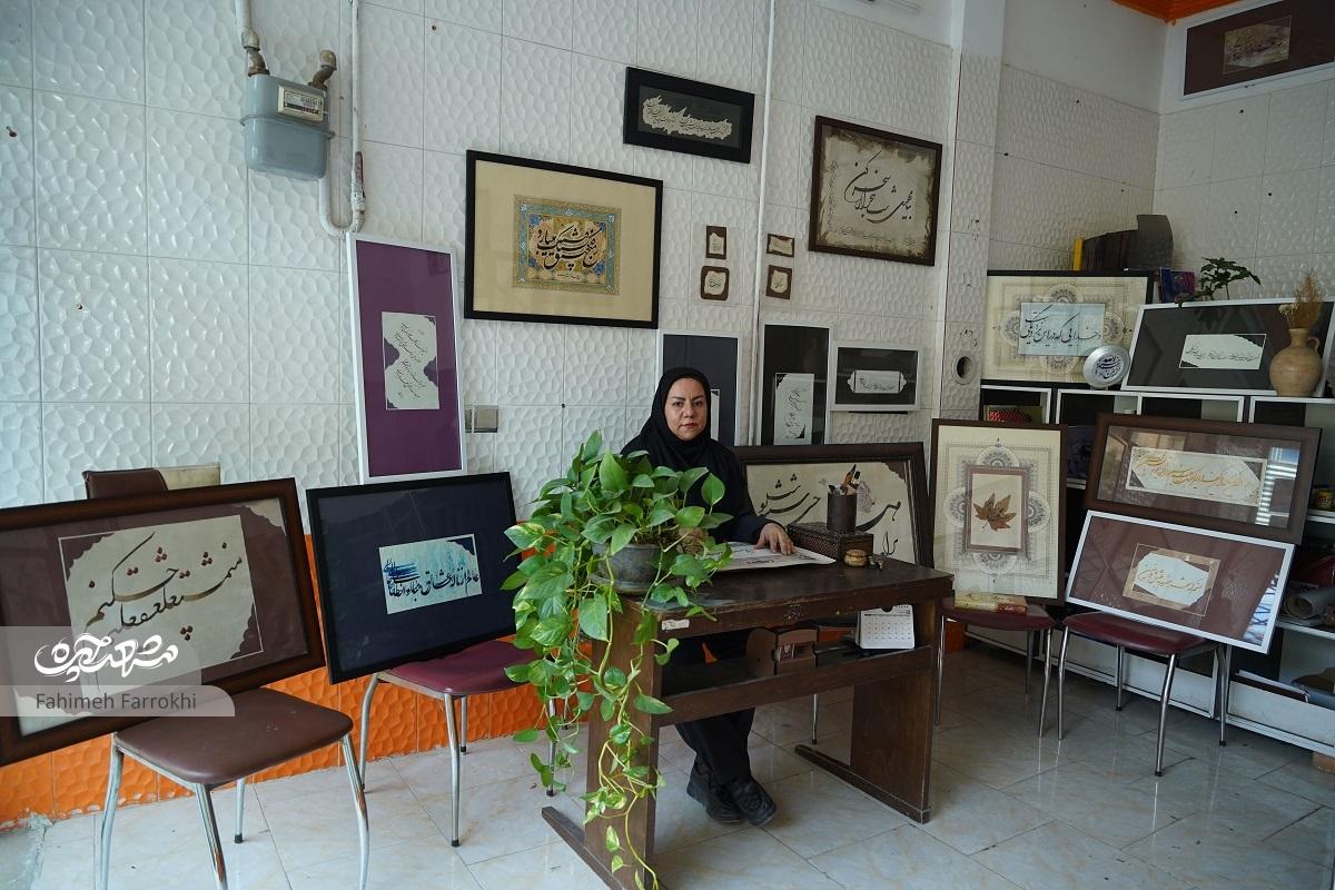 ناهید مهمان‌دوست در شرایط دشوار زندگی، خوش‌نویسی را رها نکرد