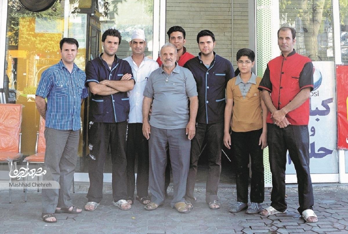 علی اکبر روحی ۶۵ سال است که در محله کوشش حلیمپزی دارد علی اکبر روحی ۶۵ سال است که در محله کوشش حلیمپزی دارد