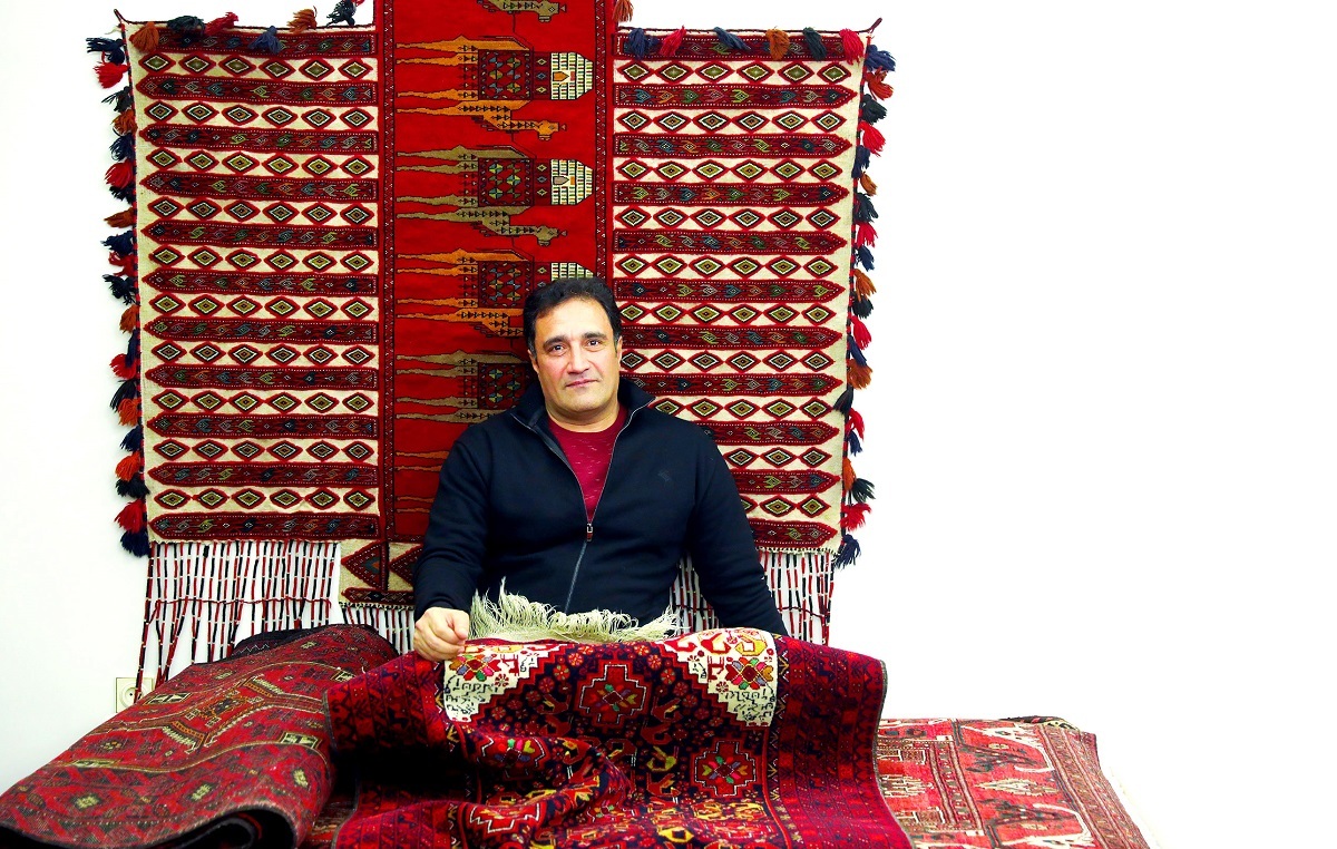 فرّ ِ دست‌بافته‌های بلوچ کریم کاظمی