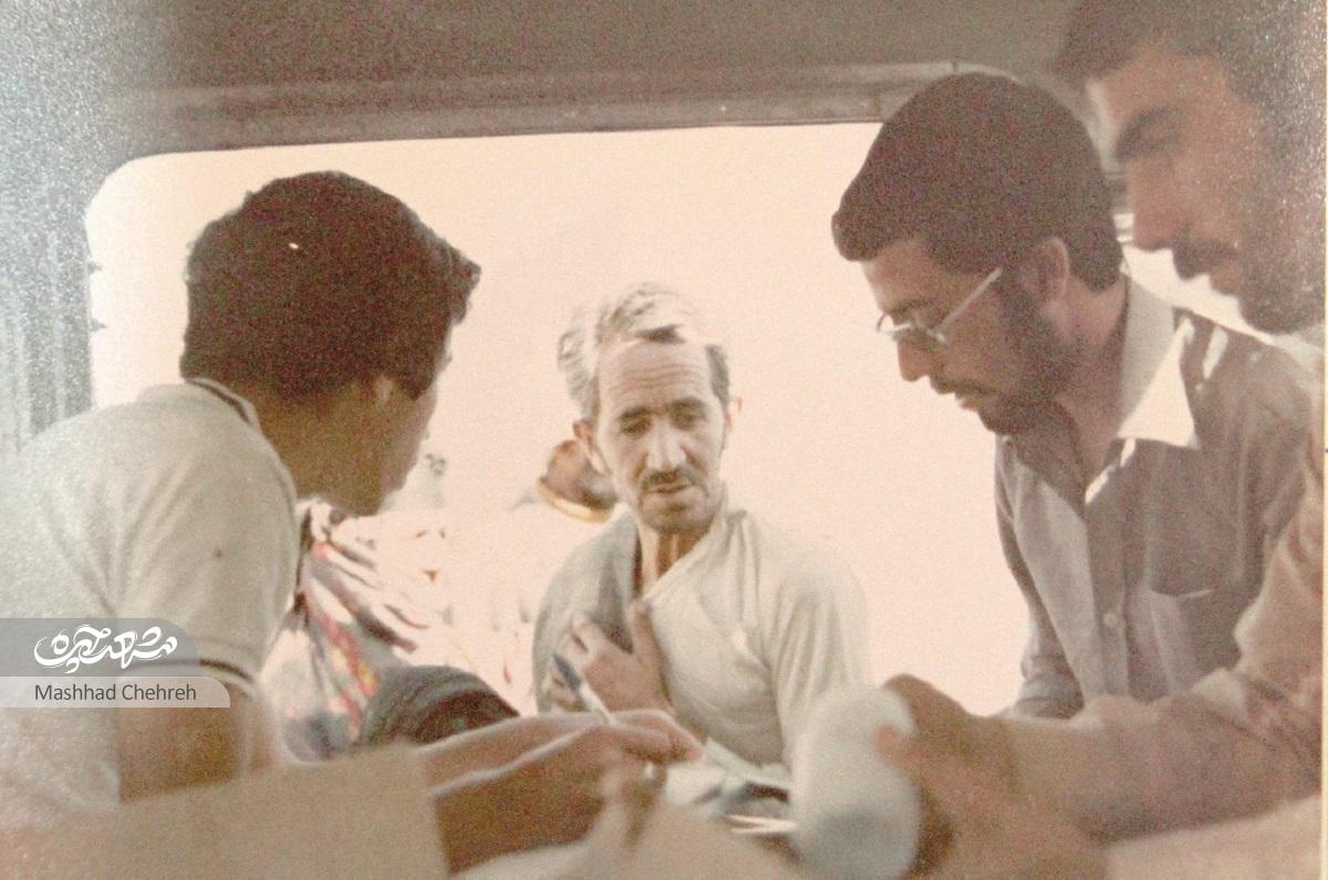 دکتر علی انجم‌شعاع زندگی‌اش را وقف جنگ و درمان کرده است