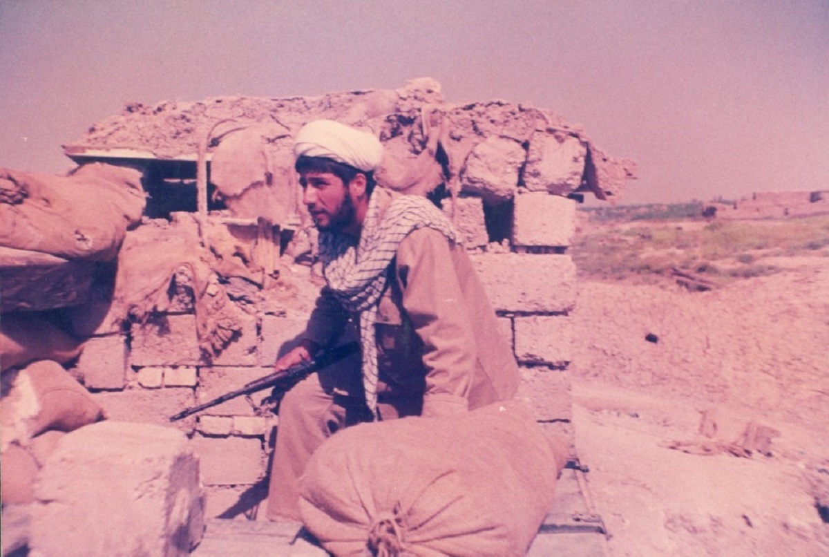 محمد زروندی با ۲۸ بار سابقه حضور در جبهه قصه شهادت پدرش را روایت میکند محمد زروندی با ۲۸ بار سابقه حضور در جبهه قصه شهادت پدرش را روایت میکند