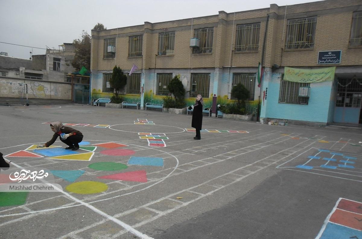 در دبستان شهیدرحمانی‌‌پور با کمک مادران بازی‌های نشاط‌آور طراحی شده است