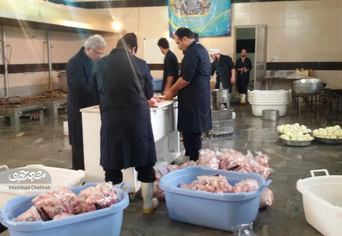 موکب امامحسنمجتبی(ع) در جادههای منتهی به منطقه هفت به زائران پیاده خدمت میکند موکب امامحسنمجتبی(ع) در جادههای منتهی به منطقه هفت به زائران پیاده خدمت میکند