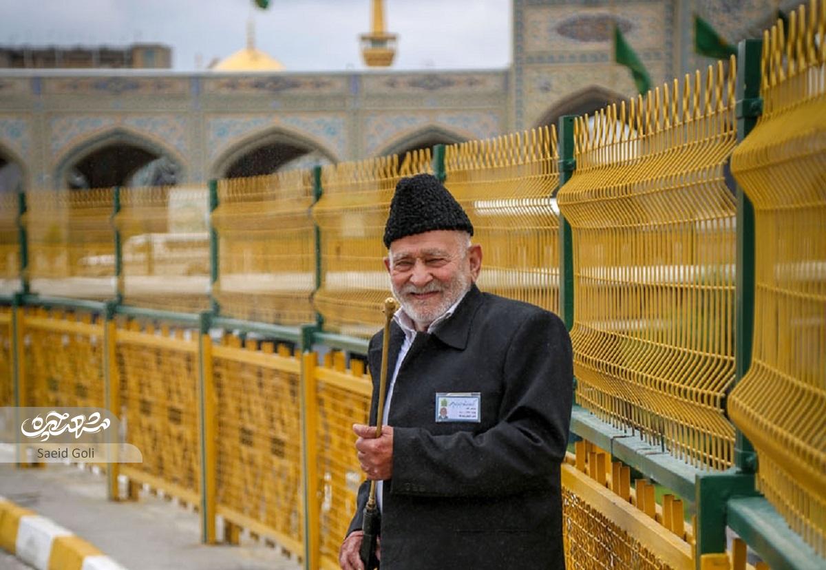 «حاجی‌گلابی» ۴۰‌سال‌ گلاب پاش حرم امام رضا(ع) بود