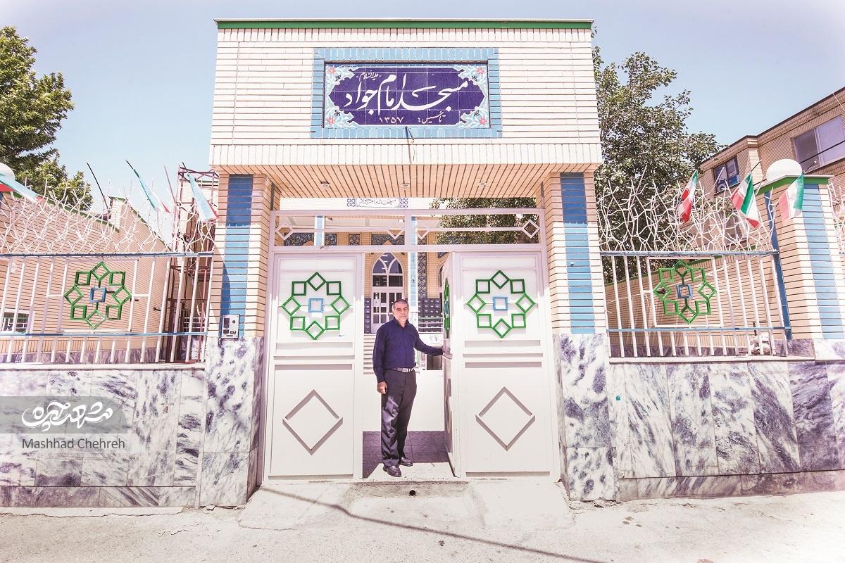 عباس عرب‌زاده بچه‌محل شهیداسفندیانی و بچه‌های تیم فوتبال امید آبکوه