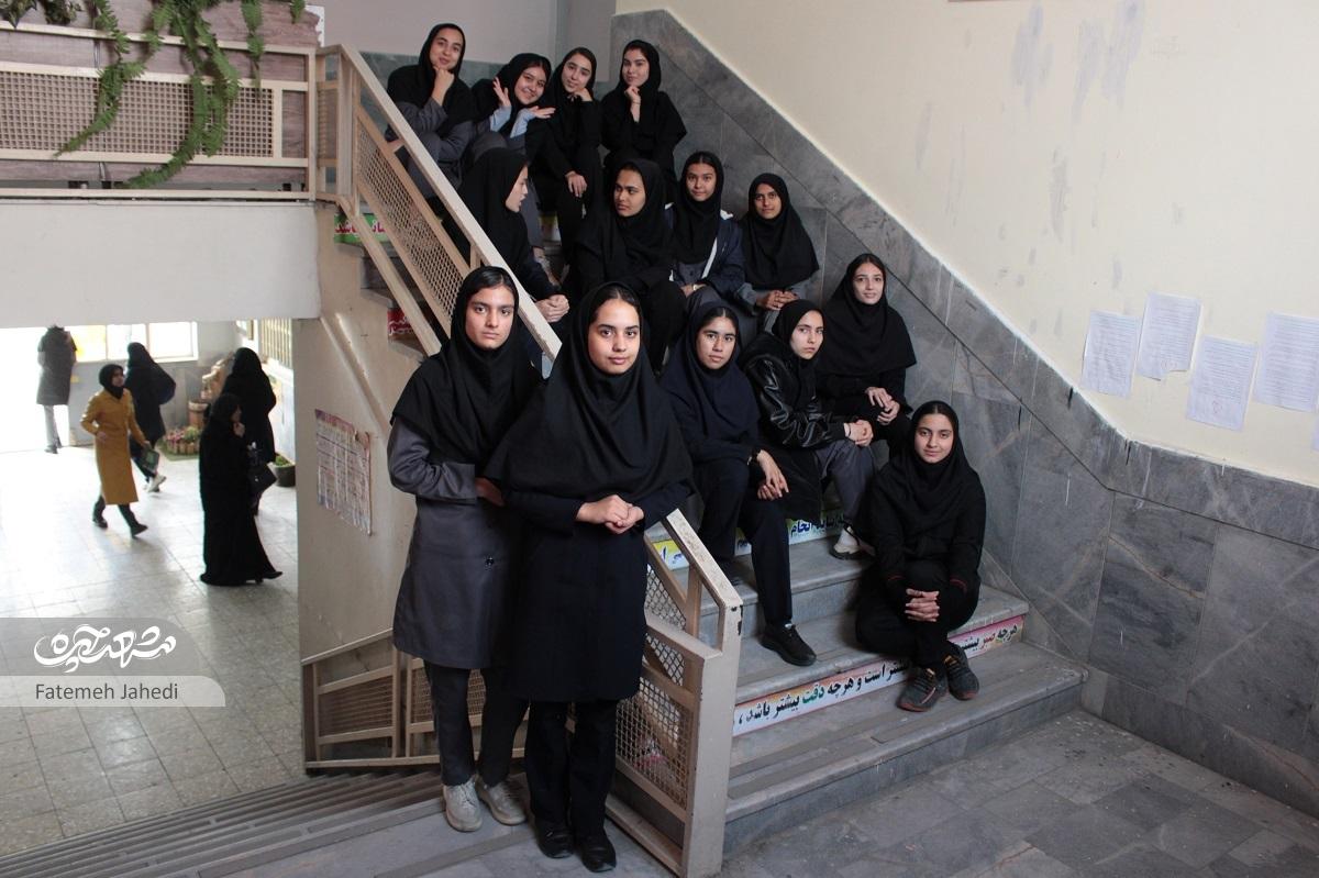 مشهورترین موضوع انشای دهه ۶۰ پیش روی دختران دبیرستان «شهرآرا»