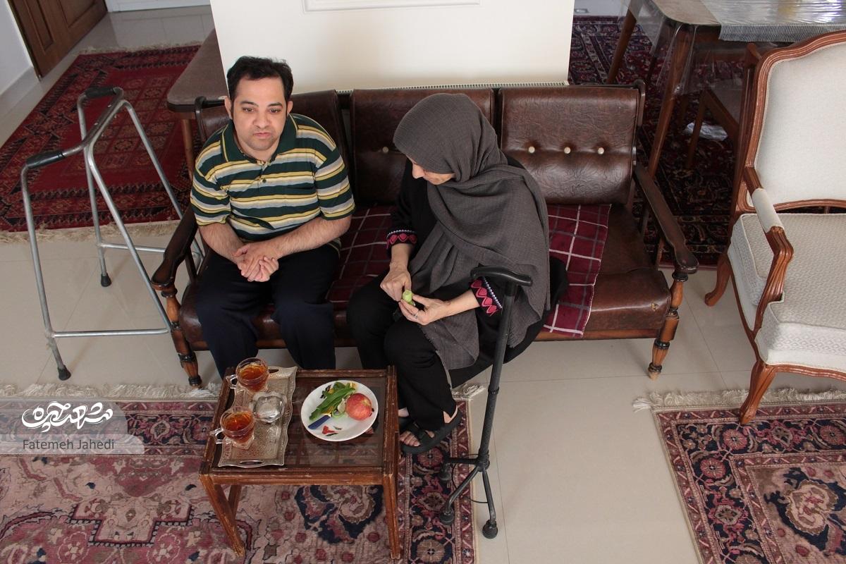 روایت مادرانه زهرا سمنانی که برای پرستاری از فرزند معلولش، مددکاری خواند روایت مادرانه زهرا سمنانی که برای پرستاری از فرزند معلولش، مددکاری خواند