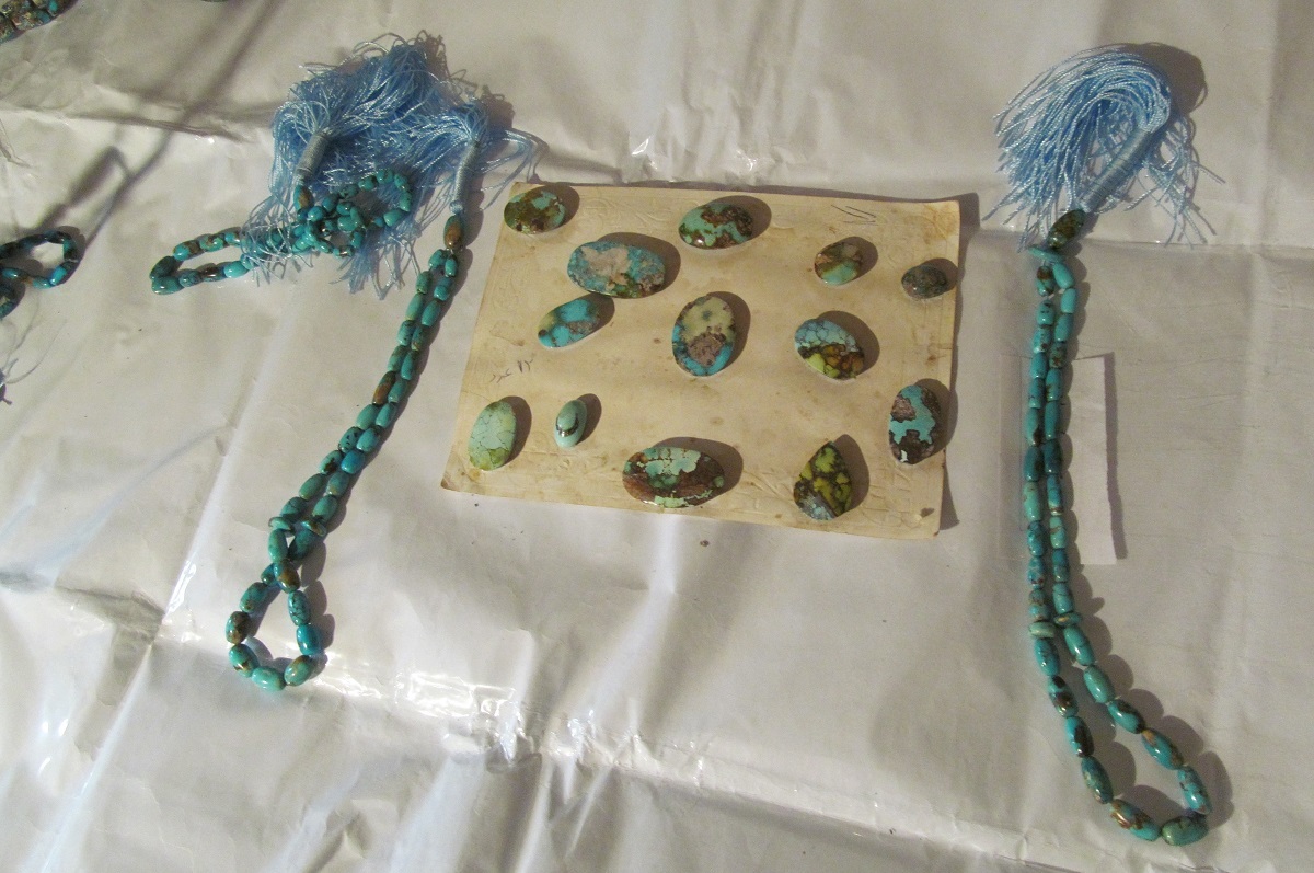 آقا مجتبی از دل سنگ رزق حلال در میآورد آقا مجتبی از دل سنگ رزق حلال در میآورد