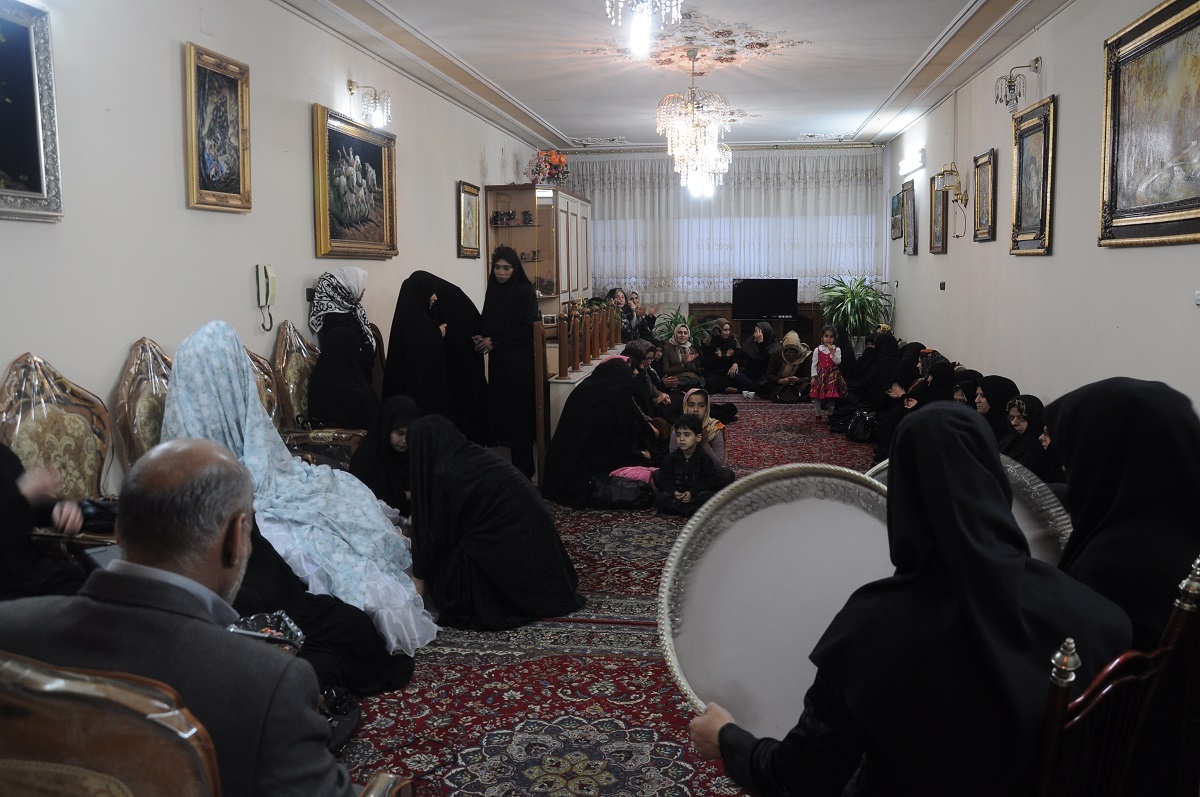 مجید سالاری خانه‌اش را برای مراسم عروسی در اختیار نوعروسان قرار می‌دهد