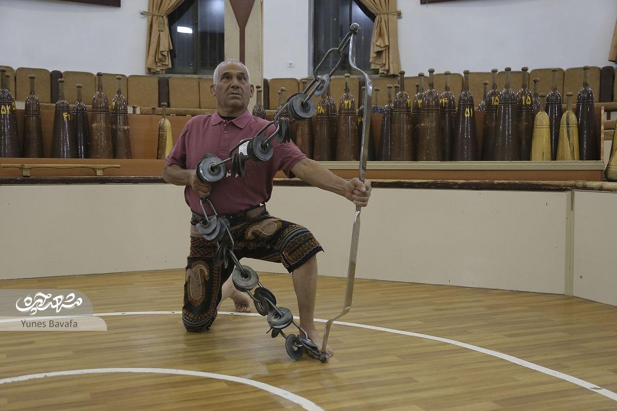 گود زورخانه ۵۰ سال است که زیر پای پهلوان محله پایینخیابان میچرخد گود زورخانه ۵۰ سال است که زیر پای پهلوان محله پایینخیابان میچرخد