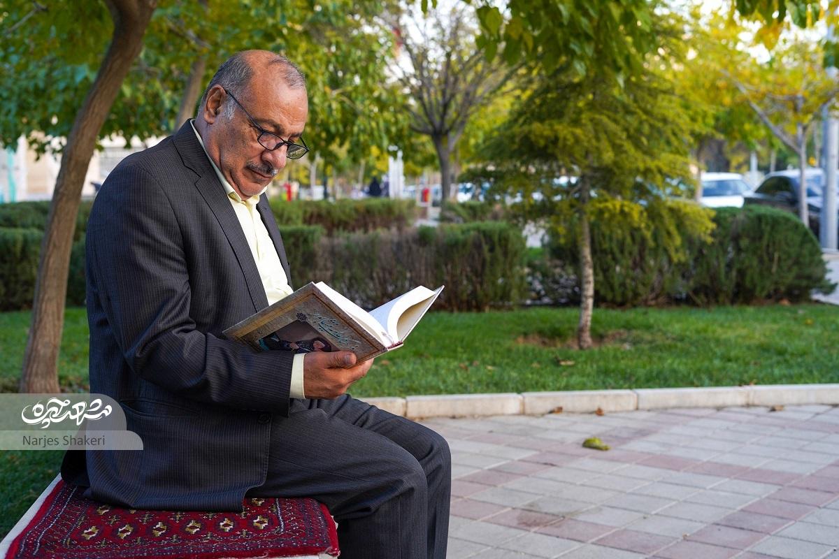 جواد لطفآبادی برای نوشتن کتاب، پای صحبت مردمان زادگاهش نشست جواد لطفآبادی برای نوشتن کتاب، پای صحبت مردمان زادگاهش نشست