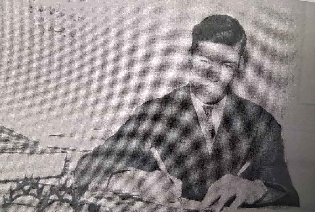 جواد لطفآبادی برای نوشتن کتاب، پای صحبت مردمان زادگاهش نشست جواد لطفآبادی برای نوشتن کتاب، پای صحبت مردمان زادگاهش نشست