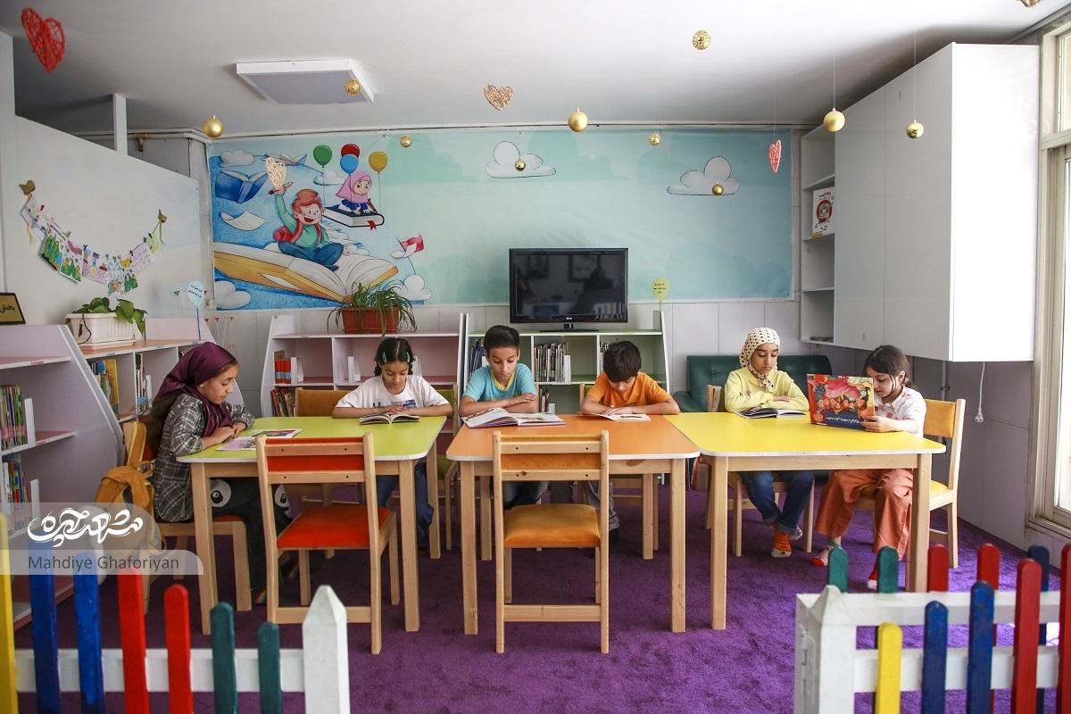 خانواده رضایی ۲ طبقه از منزلشان را برای احداث کتابخانه اهدا کرده‌اند