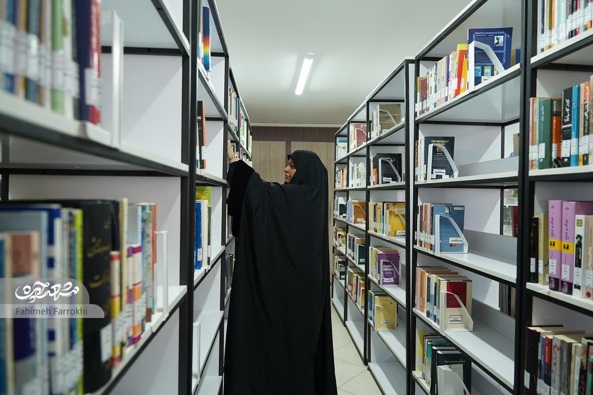 خانواده رضایی ۲ طبقه از منزلشان را برای احداث کتابخانه اهدا کرده‌اند