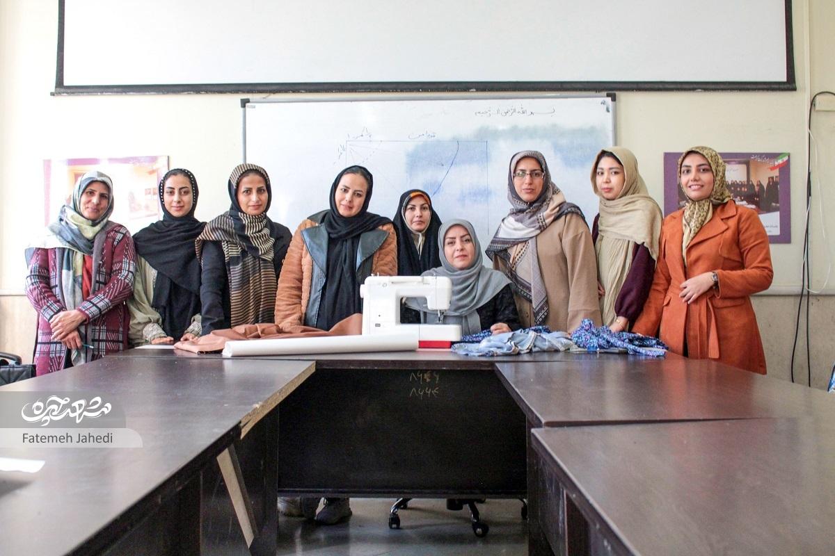 مریم ذبیحی خیاطی را از صفر شروع کرد اما حالا از بهترینهای این حرفه است مریم ذبیحی خیاطی را از صفر شروع کرد اما حالا از بهترینهای این حرفه است