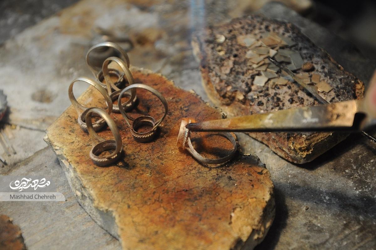 موسی داوودی برای انگشترسازی از روستا به مشهد آمد موسی داوودی برای انگشترسازی از روستا به مشهد آمد