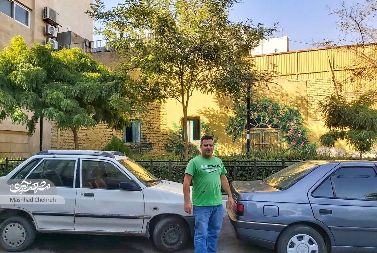 با محسن کاشفیان که یکی از معدود بازماندههای کوچه محراب خان استزمین فوتبال سهمتری با محسن کاشفیان که یکی از معدود بازماندههای کوچه محراب خان استزمین فوتبال سهمتری