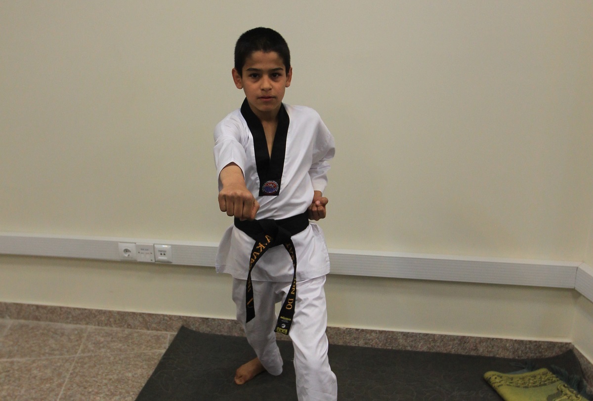 امیر کامرانی برای سهسال قهرمان مسابقات تکواندو استان شده است امیر کامرانی برای سهسال قهرمان مسابقات تکواندو استان شده است