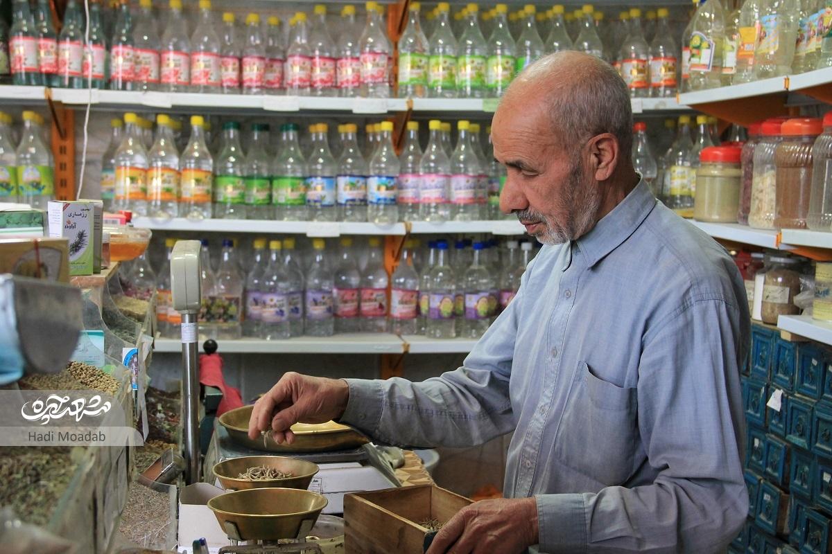 حسین خردو 60سال با عطر گیاهان زندگی کرده است حسین خردو 60سال با عطر گیاهان زندگی کرده است