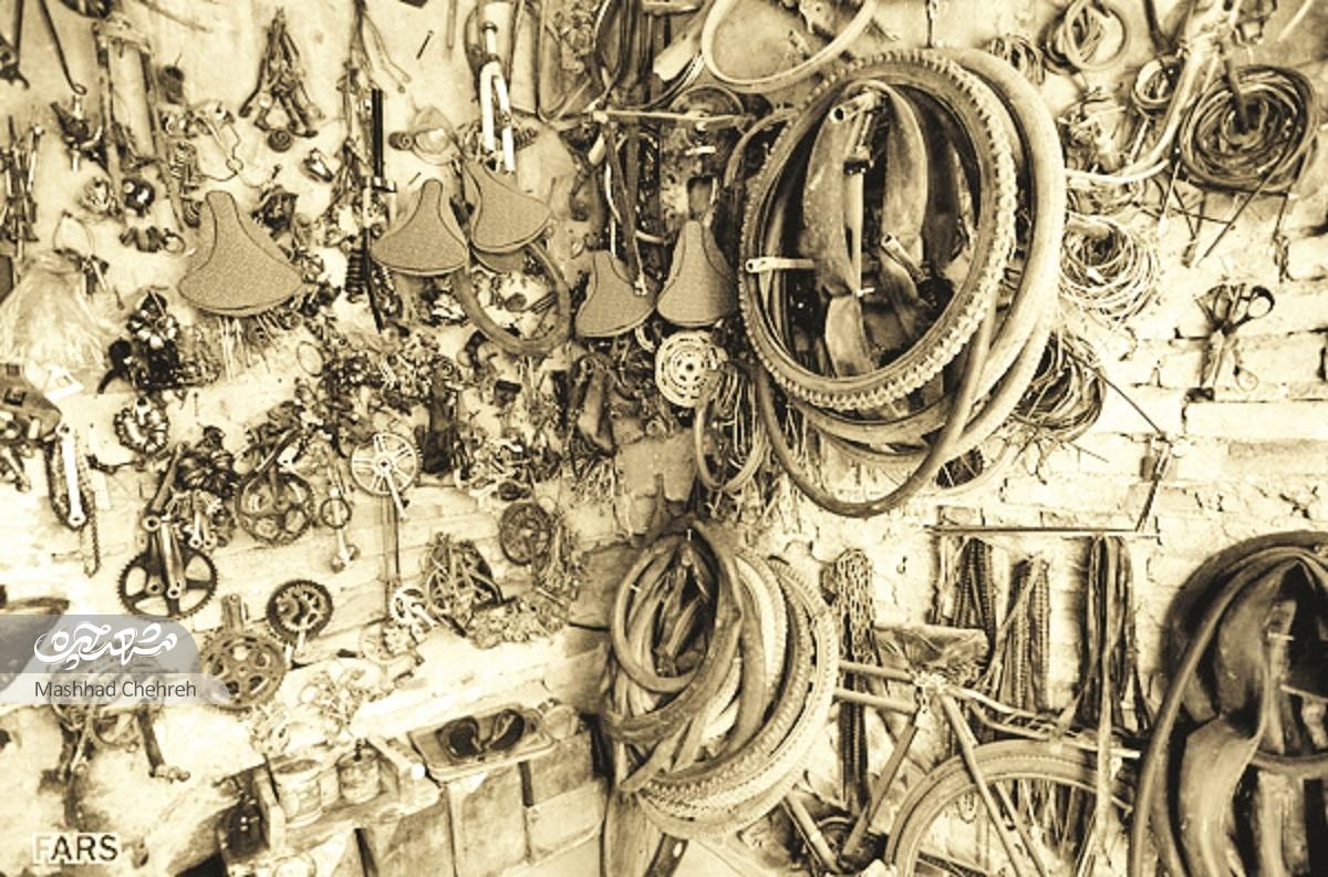 عموحسین بیش از ۴۵ سال است که شغل دوچرخهسازی را انتخاب کرده است عموحسین بیش از ۴۵ سال است که شغل دوچرخهسازی را انتخاب کرده است