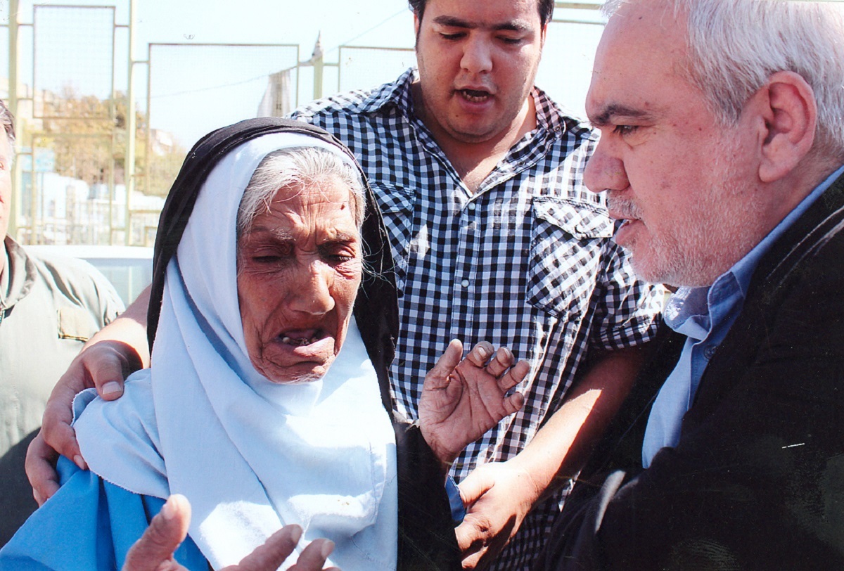 گلافروز پارسیاسماعیلآبادی به «نه نه آبی» شهرت دارد گلافروز پارسیاسماعیلآبادی به «نه نه آبی» شهرت دارد