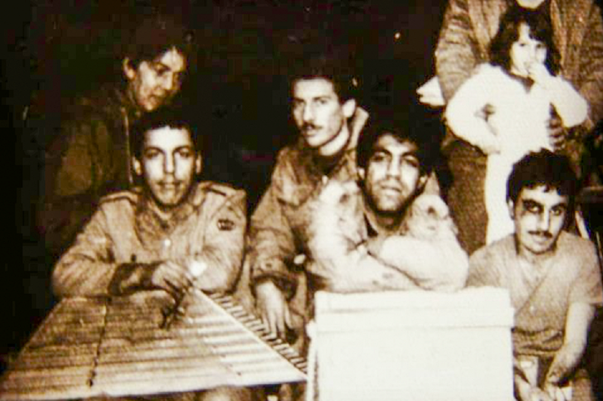 صداي قهقهههاي رضا عطاران هنوز در محله کوشش پيچيده است صداي قهقهههاي رضا عطاران هنوز در محله کوشش پيچيده است