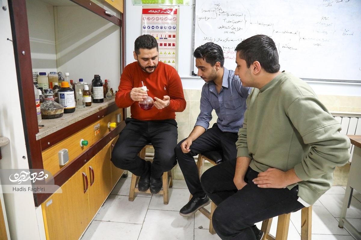 دانشآموزان دبیرستان سما با فناوری نانو برای حفظ درختان راهکاری یافتند دانشآموزان دبیرستان سما با فناوری نانو برای حفظ درختان راهکاری یافتند