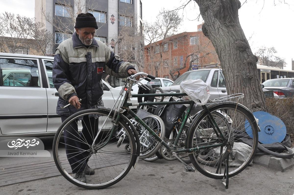 روایت صف کشیدن برای گواهینامه دوچرخه