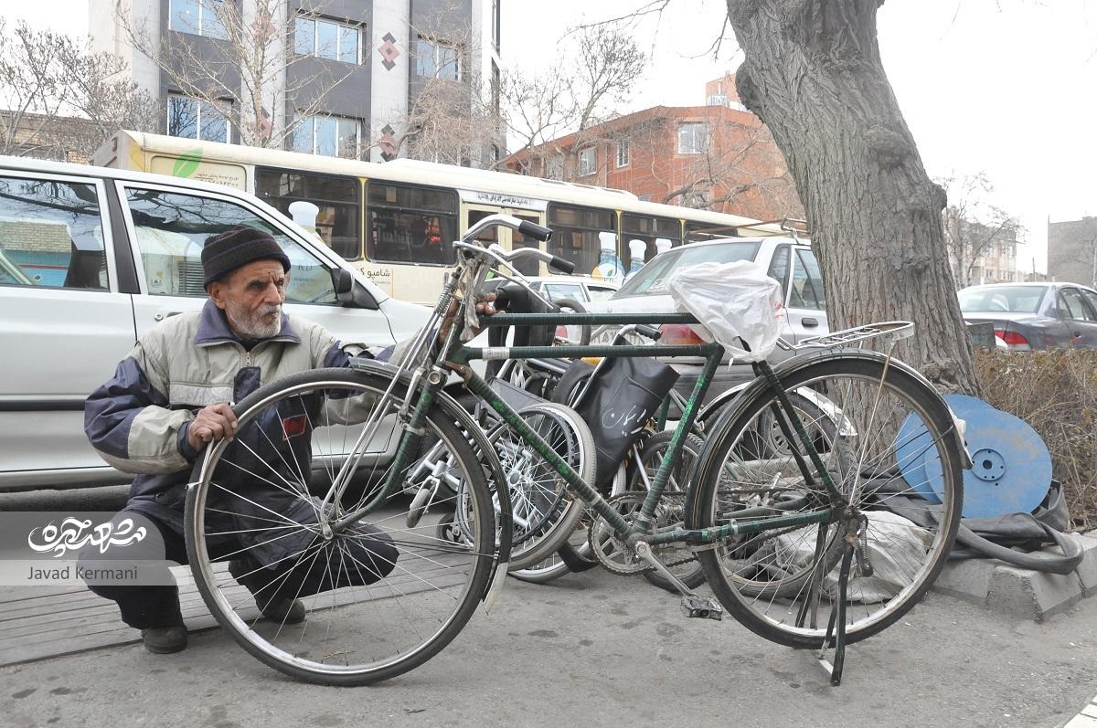 روایت صف کشیدن برای گواهینامه دوچرخه