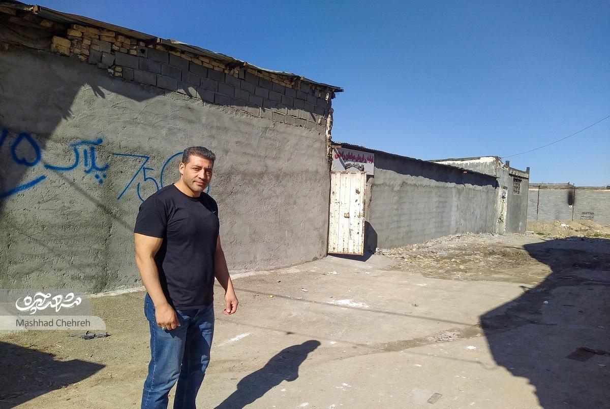 نوجوانی مصطفی هروی لابهلای ساختمانهای محله نیزه جا مانده است نوجوانی مصطفی هروی لابهلای ساختمانهای محله نیزه جا مانده است